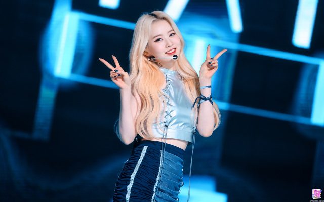 7 Potret Stand Out Sieun STAYC, Bikin Heboh Karena Ngerap