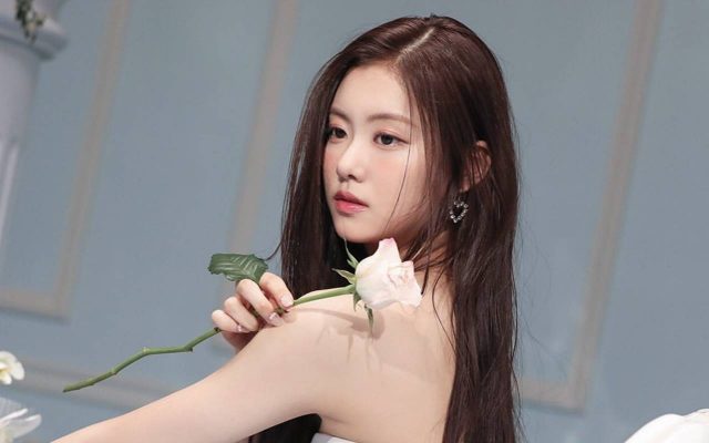 Outfit Kim Garam LE SSERAFIM Dibuat Lebih Terbuka dari Versi