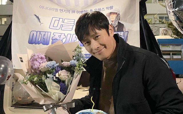 Lee Byung Hun Ngedance Tipis-Tipis Hibur Staf di Lokasi Syuting