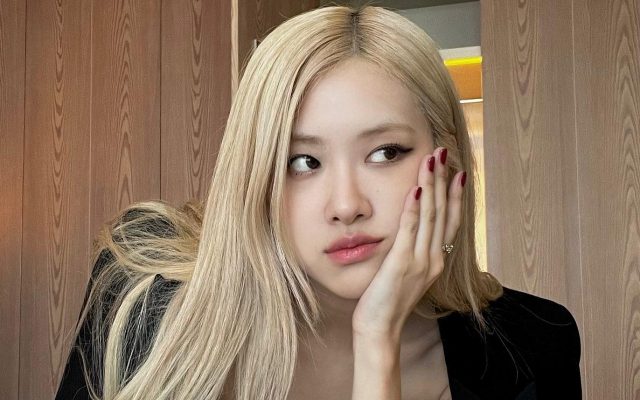 Rose BLACKPINK Lontar Jawaban Imut Hingga Manis Saat Diminta 'Spill'