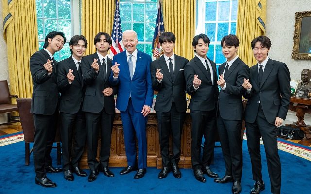 Potret BTS Bareng Presiden AS di Gedung Putih Dibilang Editan