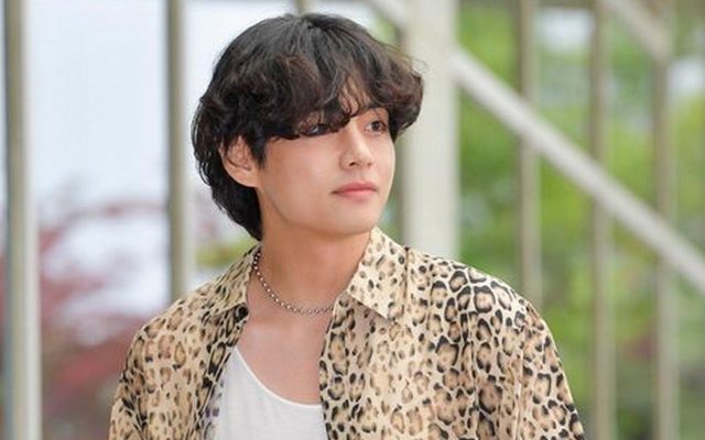 V BTS Tampak Main Basket Hingga Asyik Minum Sebelum Hadiri