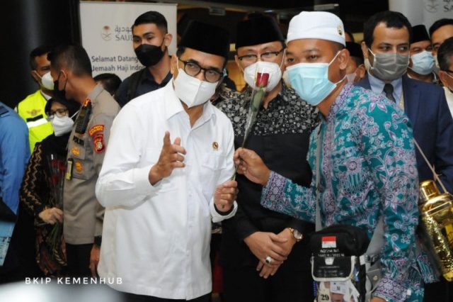 Menko PMK dan Menhub sambut kepulangan Jemaah Haji di Bandara