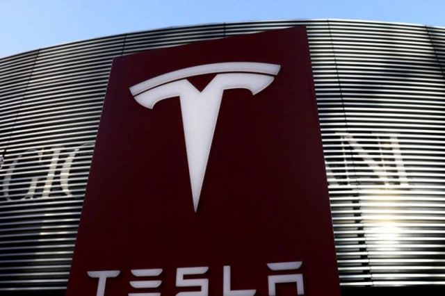 Tesla ingin perluas koleksi gim dalam mobil dengan Steam