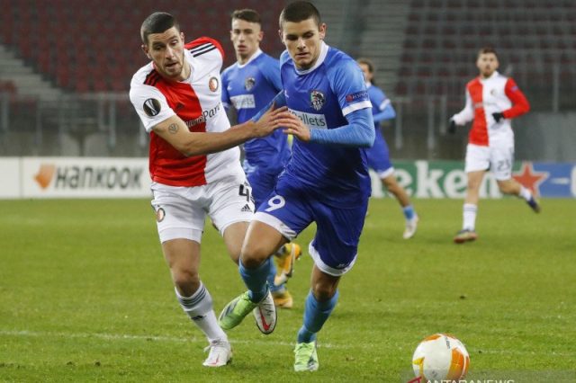 Bournemouth amankan Marco Senesi dari Feyenoord