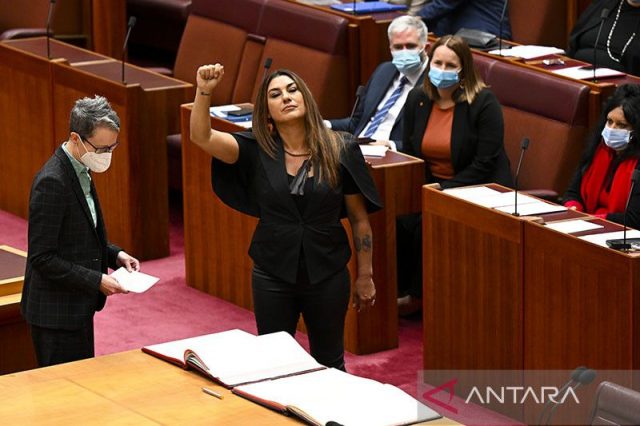 Senator pribumi Australia pelesetkan sumpah, sebut Ratu penjajah
