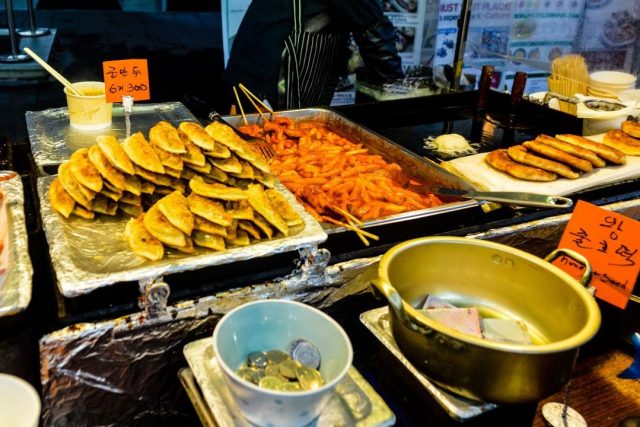 street-food-korea-yang-wajib-kamu-cicipi-perpaduan-rasa-dan-sensasi-unik-di-lidah-kamu
