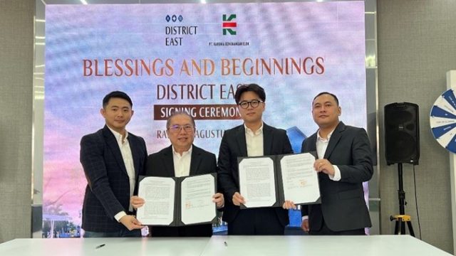 contractor-signing-ceremony-true-land-triniti-land.jpg